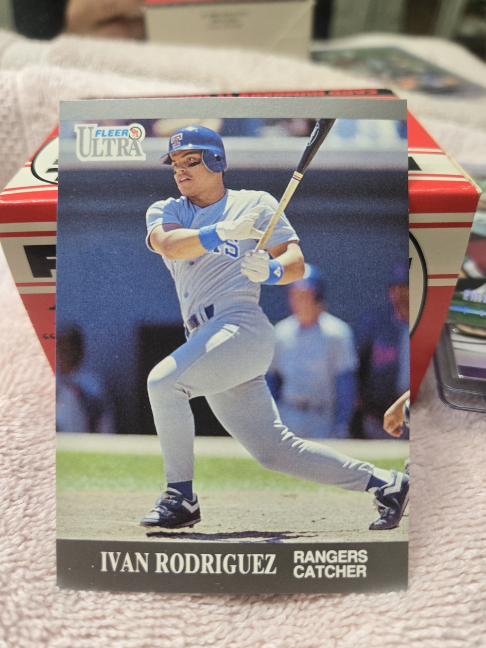 Fleer Ultra Ivan Rodriguez Rangers Baseball Card - Blue